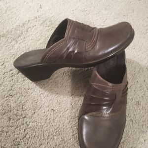 Clarks bendable Mules 8M